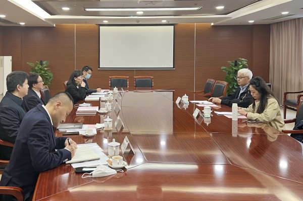 新疆维吾尔自治区商务厅副厅长何国庆一行到访苏豪控股集团_副本.jpg